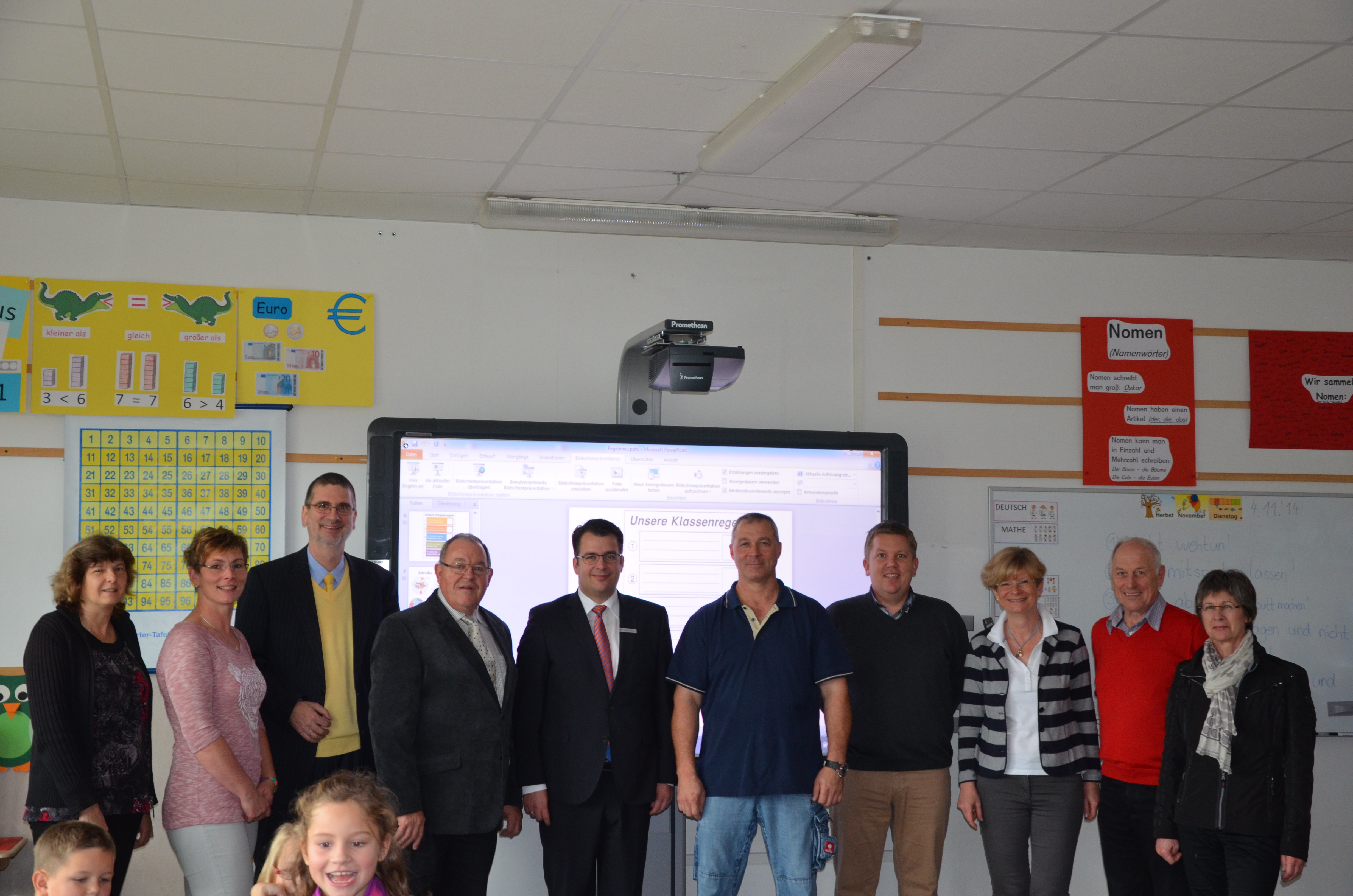 Eitorf Stiftung unterstützt Grundschule Alzenbach bei neuen Whiteboards