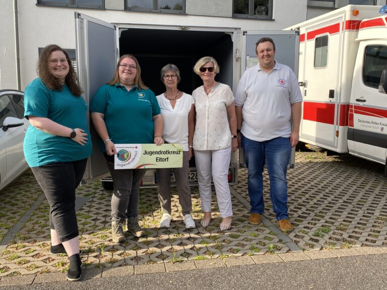 Ein neuer Anhänger für das Jugendrotkreuz 